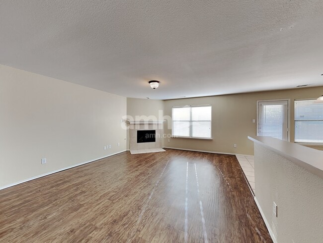 7232 Lindentree Ln