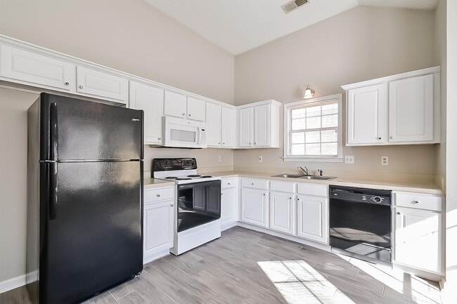 Photo - 610 W Ashley Glen Cir