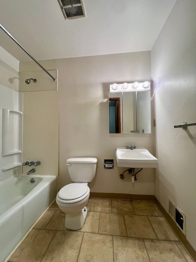 Photo - Cozy 1 BR in South Oakland! Call NOW! Unit 3116