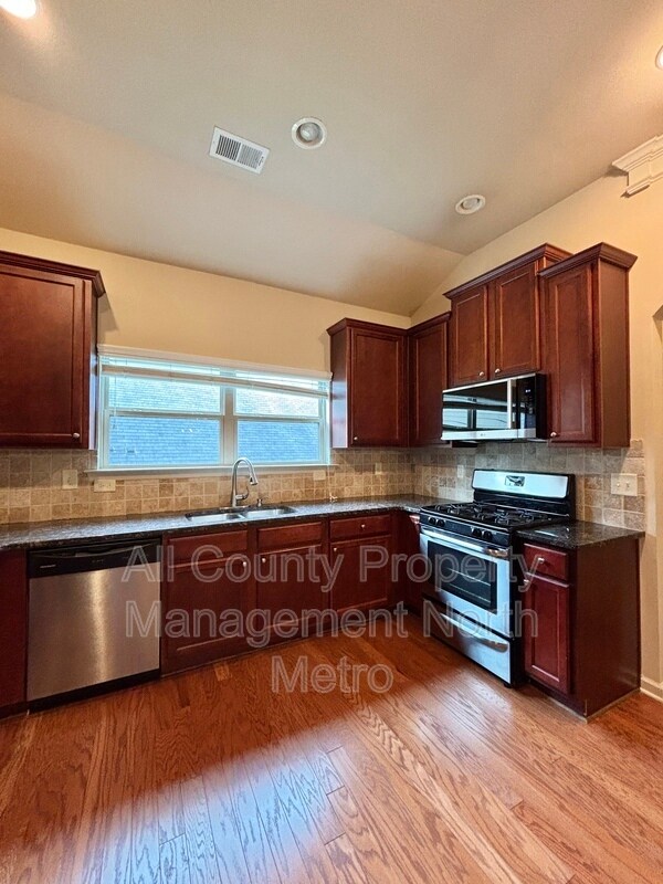 Photo - 421 Parkstone Dr