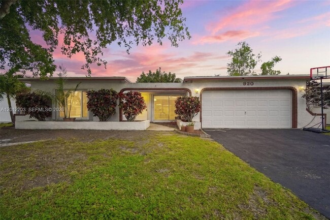 Building Photo - 920 NW 92nd Ave