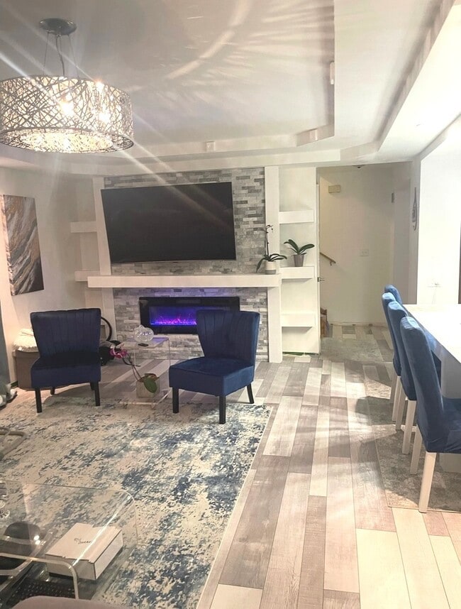 Photo - 7825 Banks St