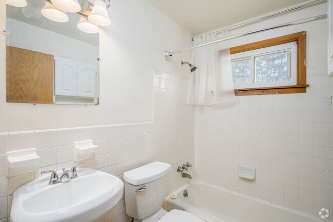 1BR,1BA - 510SF - Bathroom