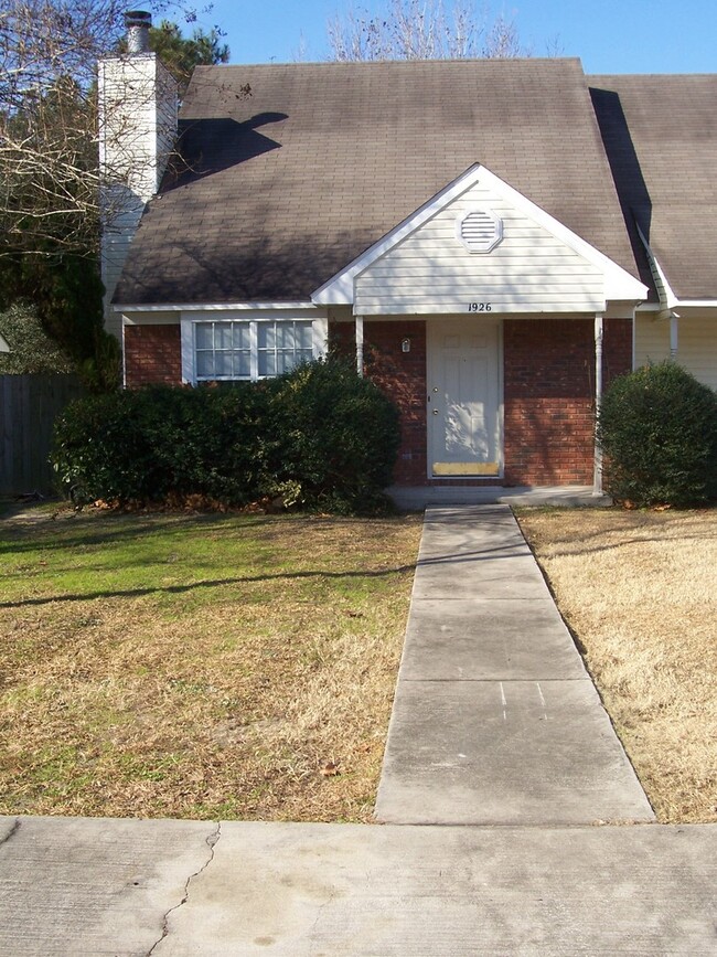 Two Bedroom Townhouse off of W Tharpe! - Two Bedroom Townhouse off of W Tharpe!