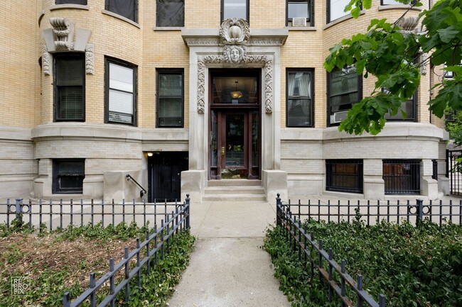 Vintage Lincoln Park Condo with Rooftop De... - Vintage Lincoln Park Condo with Rooftop De...