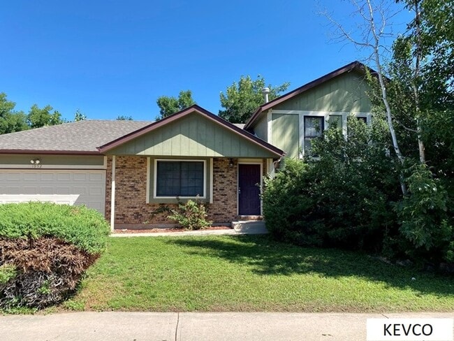 Building Photo - Elegant and Spacious Home!