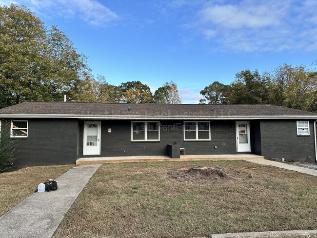 Building Photo - 347 4th St SE Unit Apt 1a