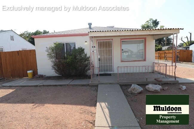 Building Photo - Adorable Home - Pet Friendly!