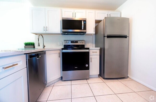 Building Photo - 2345 NE 135th St Unit 307 Rental
