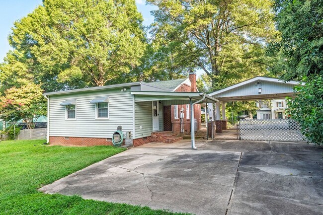 Photo - Well-maintained 3-bedroom, 1-bath all brick ranch offering 1,253 sq. ft. of functional living space