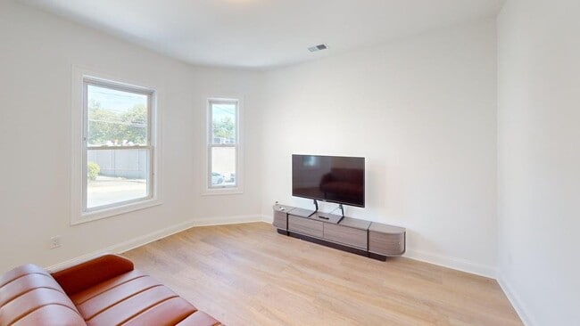 Photo - 10 Bigelow St Unit 2