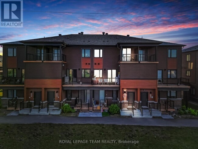 Photo - 620 Parnian Private