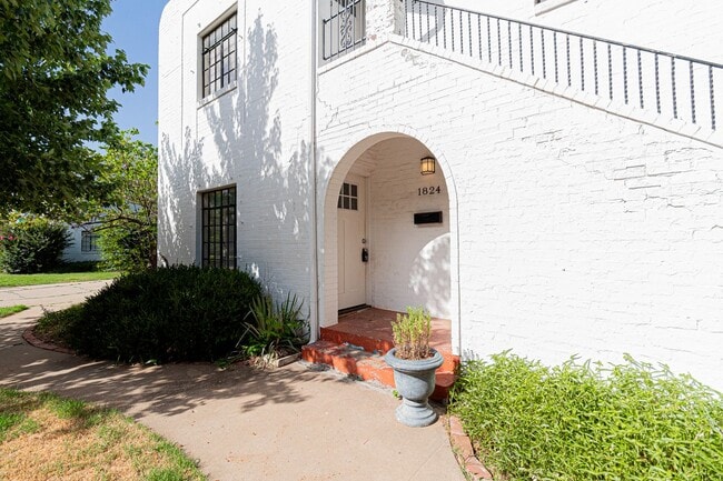 Photo - 1824 Carey Pl