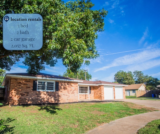 Building Photo - Fully Renovated 3/2/2!