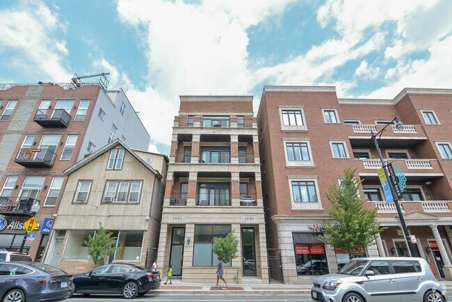 Building Photo - 1448 W Fullerton Ave Unit J03P Rental