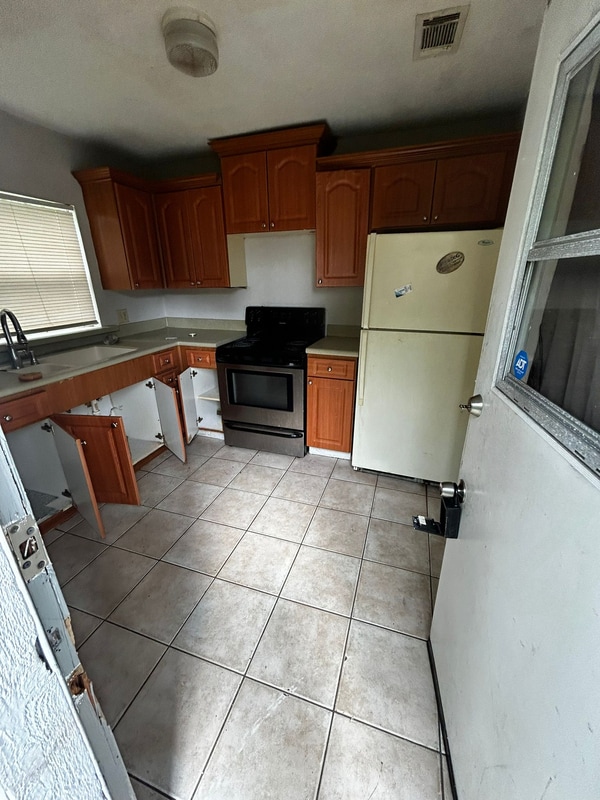 Photo - 2055 Eaton St