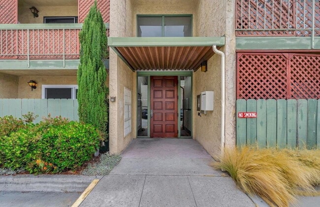 Photo - 8000 University Ave