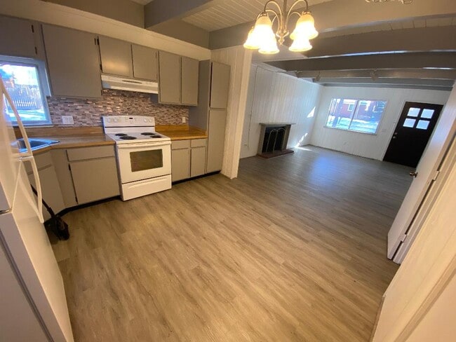 2567 Armstrong Ave Unit Armstrong #2
