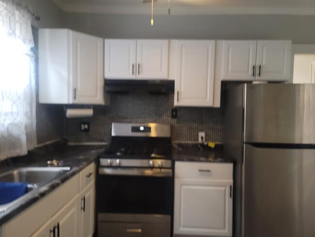 Kitchen - 14115 S Dearborn St