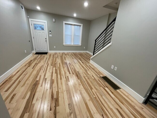 Photo - 127 S Ruby St