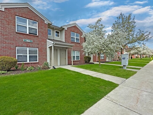 Building Photo - Adrian College Less than 2 miles away*****... Rental