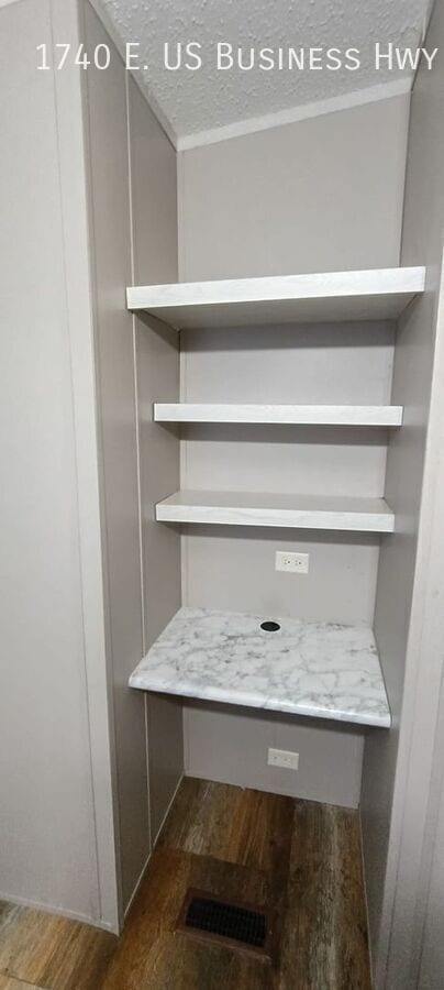 Photo - 1740 E US Business Hwy