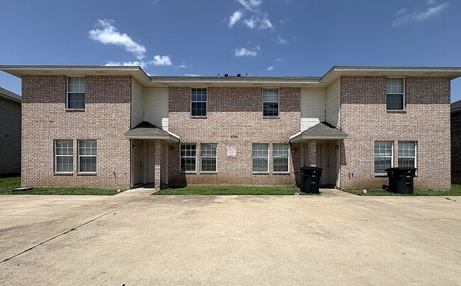 Building Photo - 5709 Redstone Dr Rental