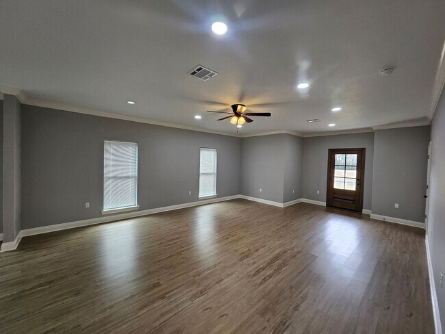 Photo - 1277 Miller St