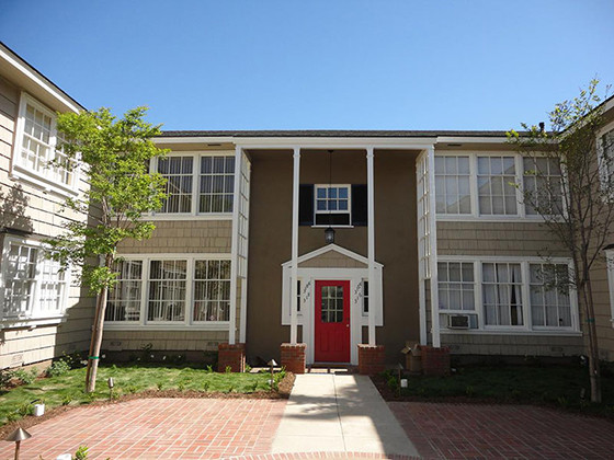 Courtyard - 300-322 N. Hollywood Way Apartments