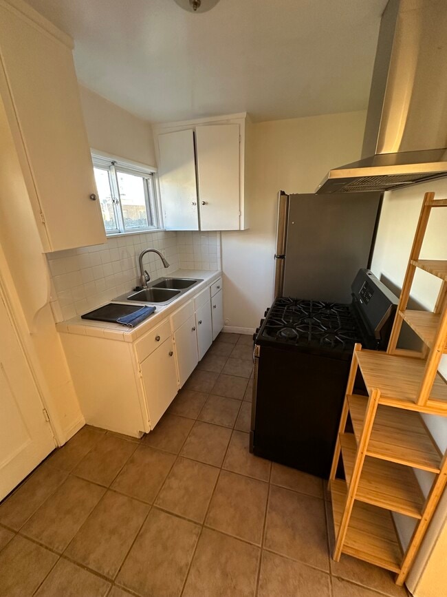 Photo - 904 N Normandie Ave Unidad 904