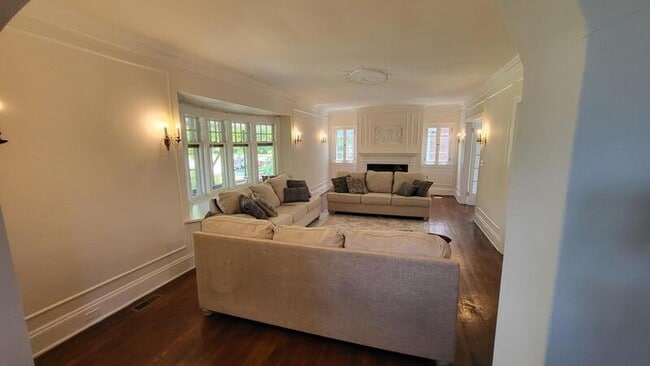 Photo - 1516 E 115th St