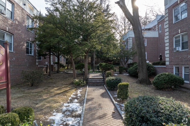 822 Palmer Rd - Sunnybrook Gardens Apartments