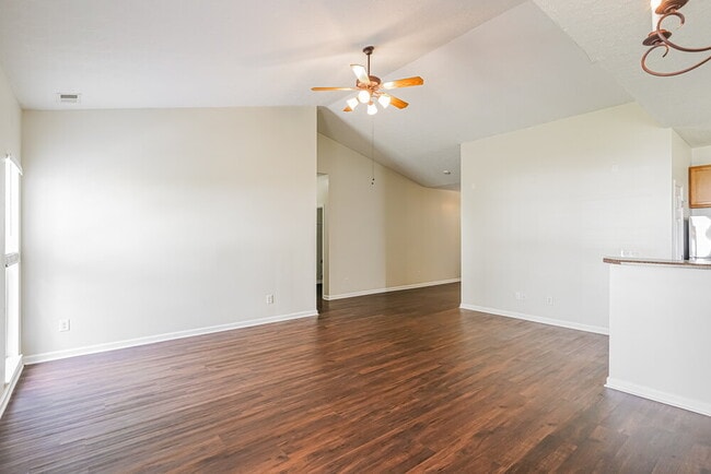 Photo - 130 Megan St