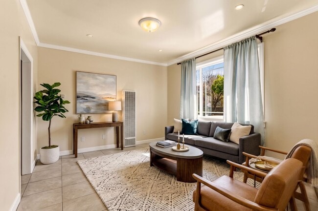 Building Photo - Newly Remodeled 4-Bedroom Oakland Duplex with Gated Parking