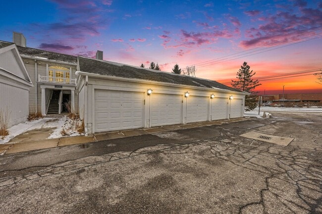 Building Photo - 2259 S Main St