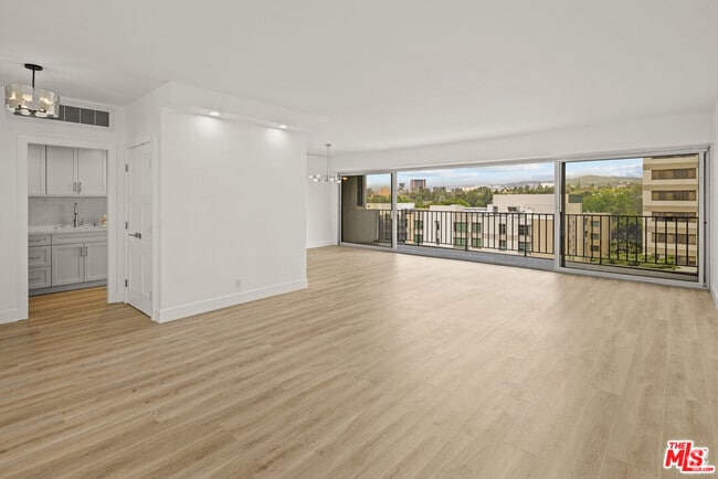 Building Photo - 10450 Wilshire Blvd Unit 7F Rental