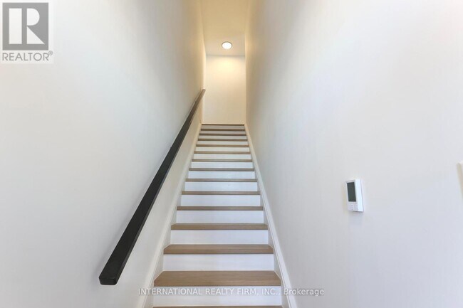 Photo - 20 Lagerfeld Dr
