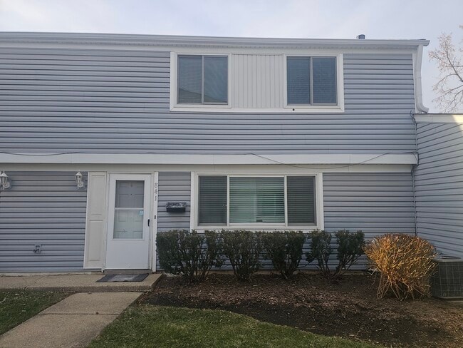 Building Photo - 841 Oxford Pl