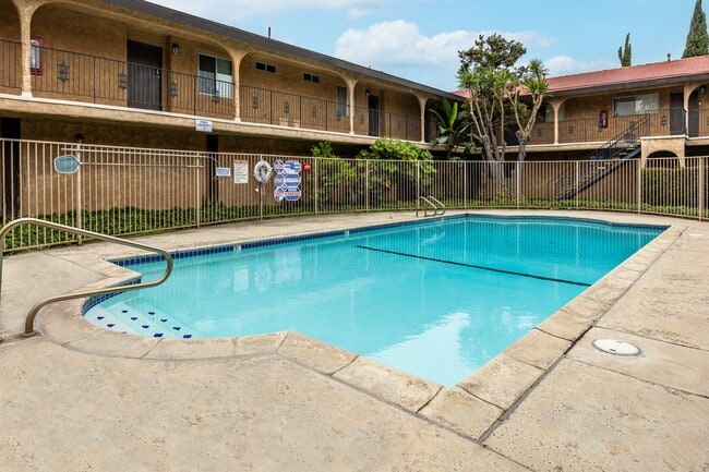 Building Photo - Villa Granada