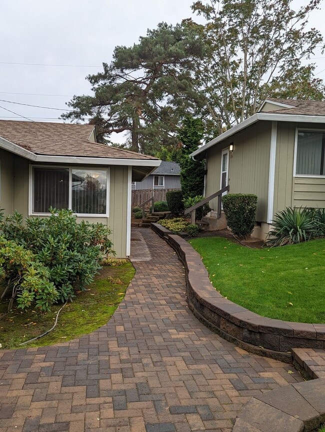 Building Photo - 1108/1110 W. 36th Street Unit 1110