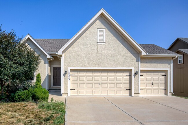 Building Photo - 15523 Valley View Dr
