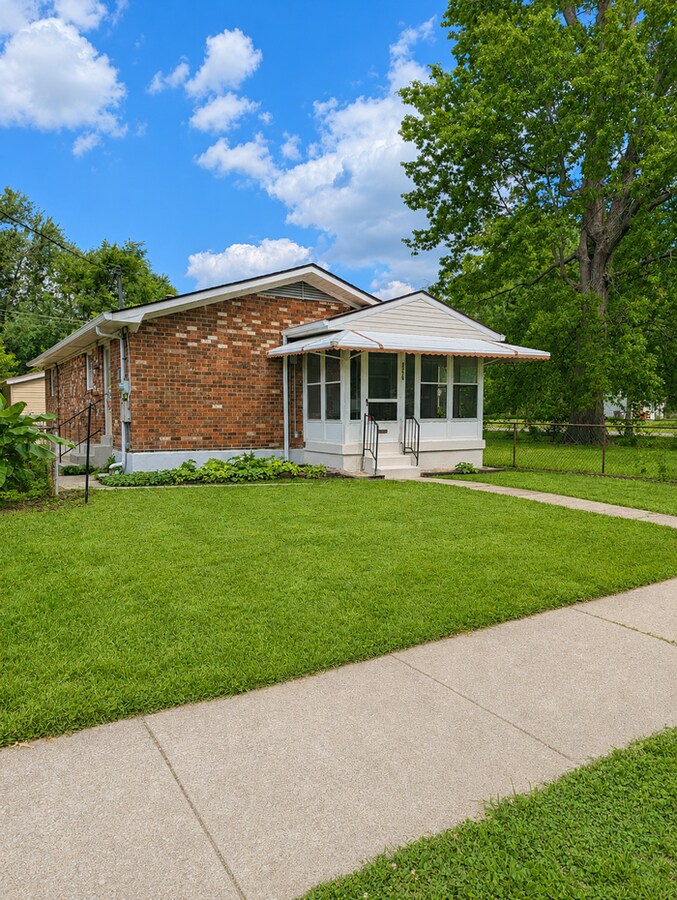 Fully Renovated 3 BR, 1 BA Home with Detached 2-Car Garage! - Fully Renovated 3 BR, 1 BA Home with Detached 2-Car Garage!