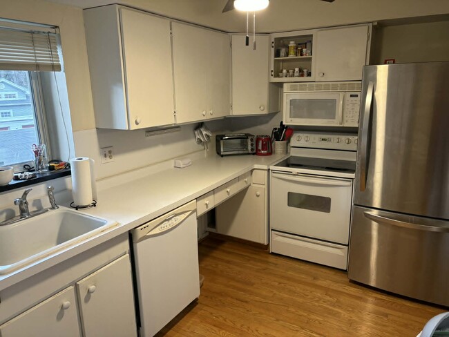 Photo - 2415 East Ave Unit 4