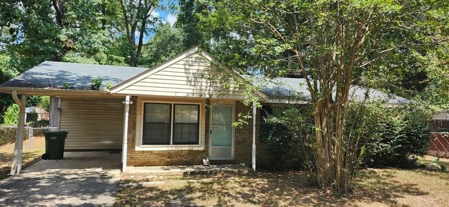 Building Photo - 3 Bedroom Home North Columbus