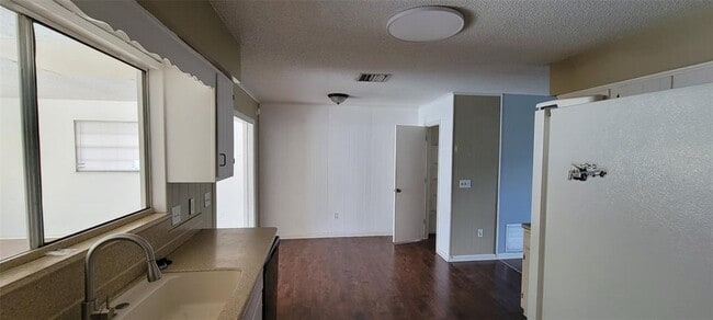 Photo - 1425 NE Old Mill Dr