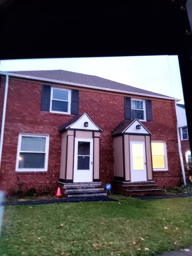 Building Photo - 1528 Luxor Rd