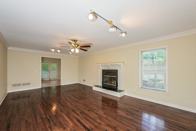 Photo - 521 Sequoia Ct