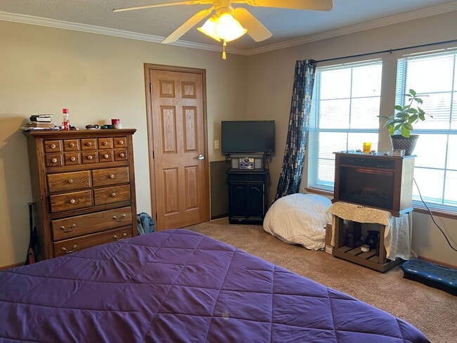 Photo - 303 Grace Dr