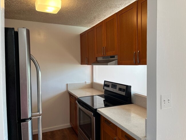 Photo - Nahoa Apartments - 2 bedrooms, 1 bath unit w/ 1 parking stall - Avail now!