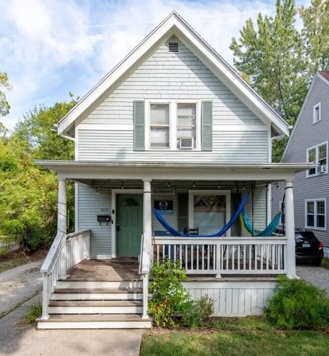 Building Photo - 717 Dewey-717DEW Unit 717DEW